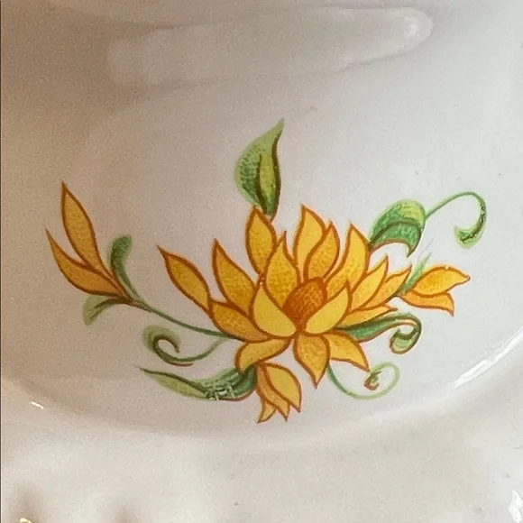 VINTAGE AVON 1980s "Flirtatious Frog" ceramic pomander or potpourri holder. - Picture 10 of 17